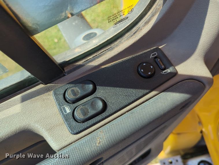 image for item LY9427 2015 Freightliner Cascadia semi truck