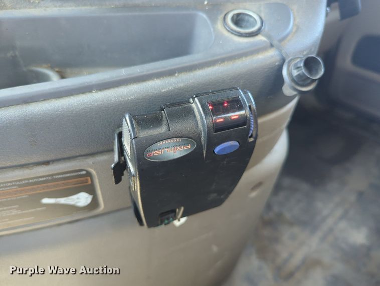 image for item LY9427 2015 Freightliner Cascadia semi truck