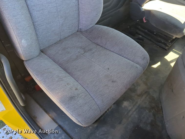 image for item LY9427 2015 Freightliner Cascadia semi truck