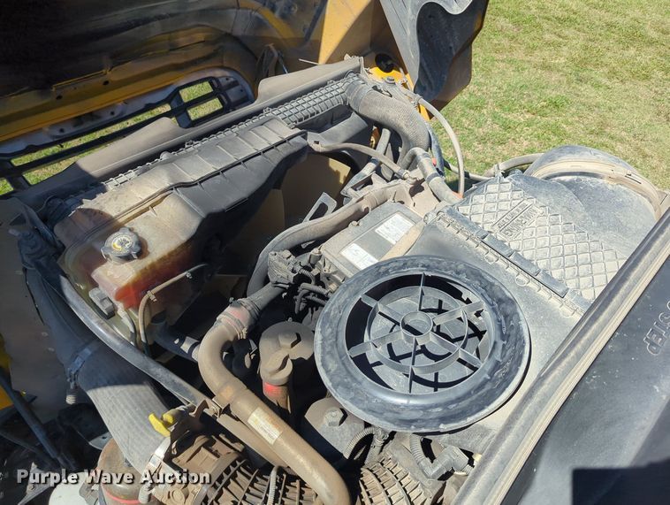 image for item LY9427 2015 Freightliner Cascadia semi truck