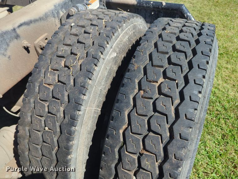 image for item LY9427 2015 Freightliner Cascadia semi truck