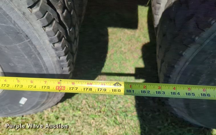 image for item LY9427 2015 Freightliner Cascadia semi truck