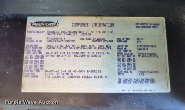 image for item LY9427 2015 Freightliner Cascadia semi truck