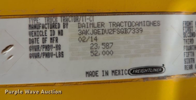 image for item LY9427 2015 Freightliner Cascadia semi truck