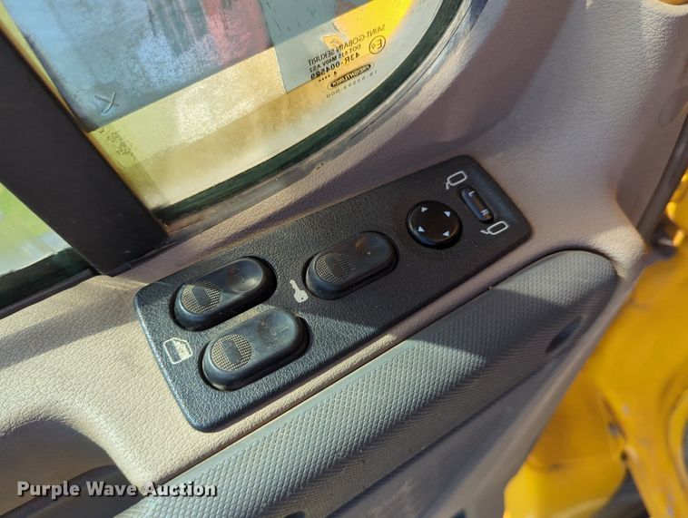 image for item LY9428 2015 Freightliner Cascadia semi truck