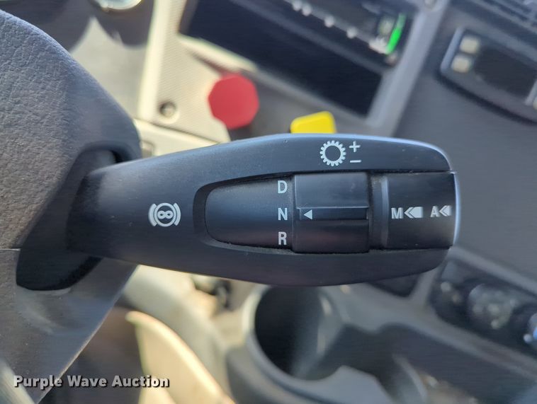 image for item LY9428 2015 Freightliner Cascadia semi truck