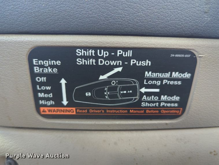 image for item LY9428 2015 Freightliner Cascadia semi truck