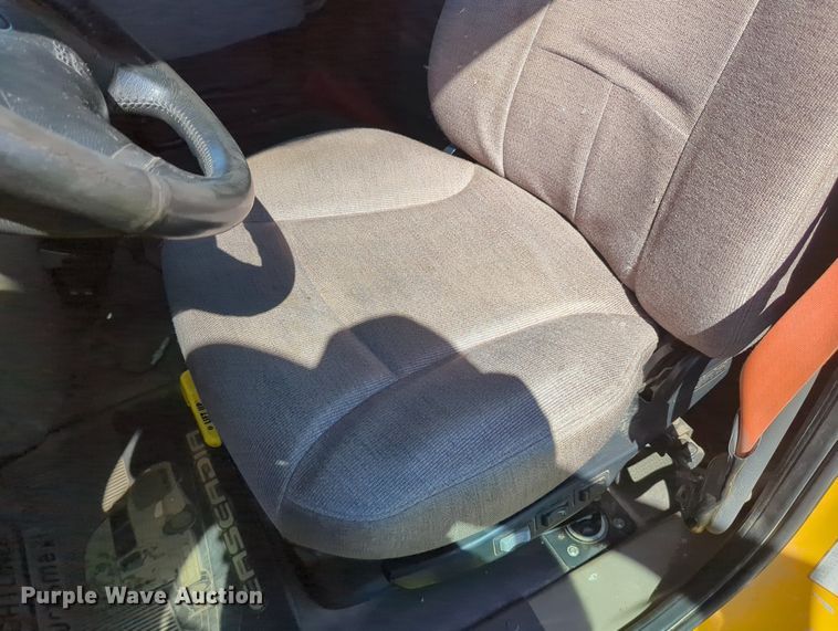 image for item LY9428 2015 Freightliner Cascadia semi truck