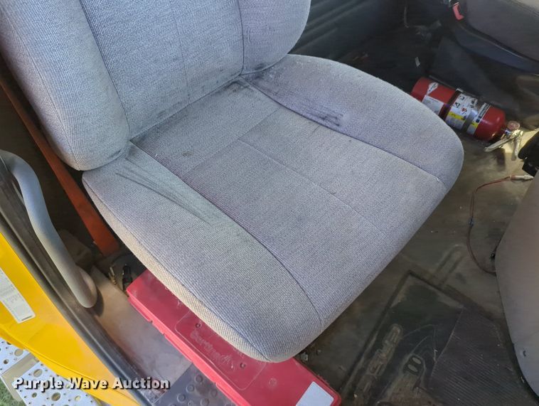 image for item LY9428 2015 Freightliner Cascadia semi truck