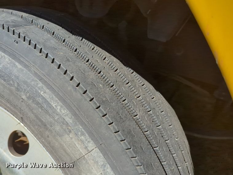 image for item LY9428 2015 Freightliner Cascadia semi truck