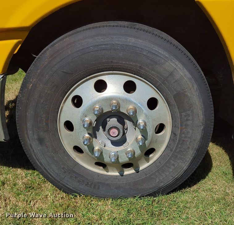 image for item LY9428 2015 Freightliner Cascadia semi truck