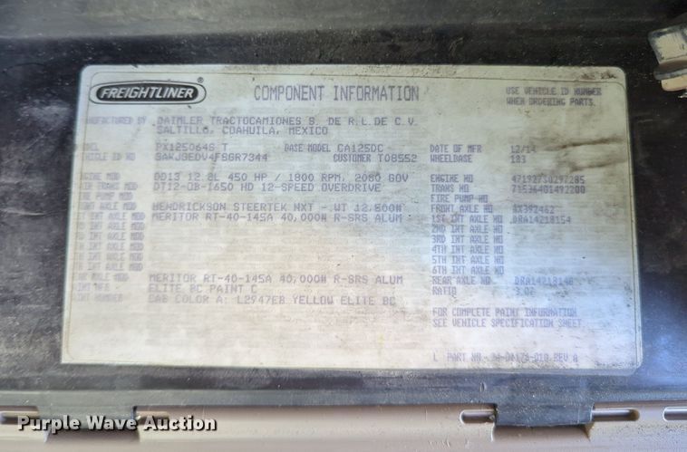 image for item LY9428 2015 Freightliner Cascadia semi truck