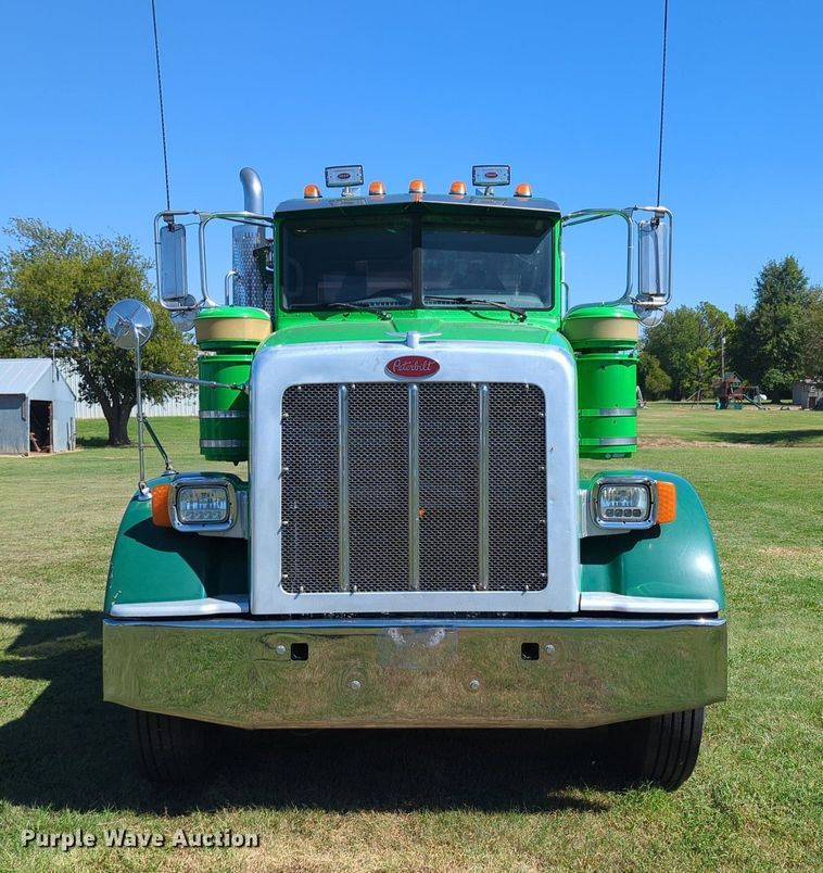 image for item LY9429 2013 Peterbilt 367 semi truck