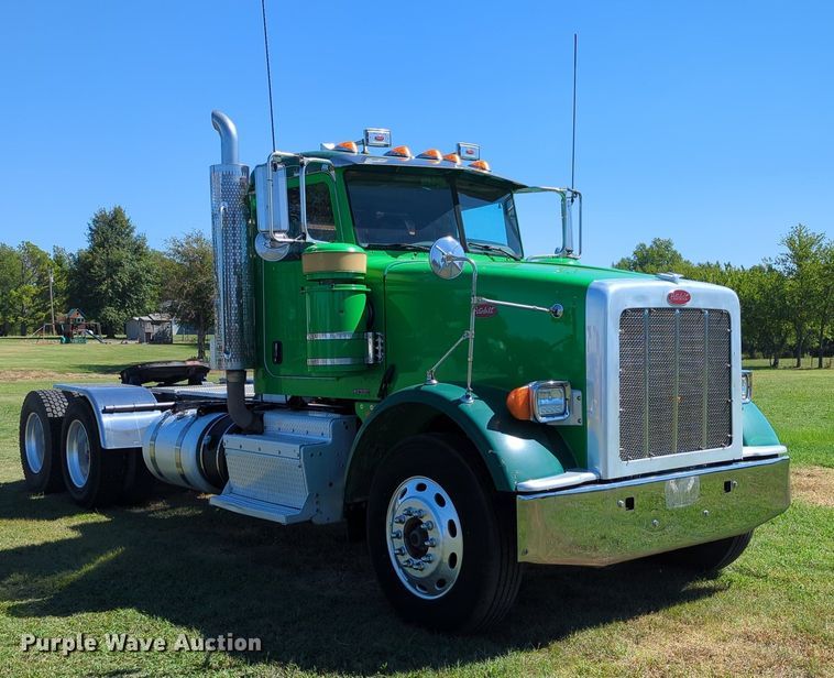 image for item LY9429 2013 Peterbilt 367 semi truck