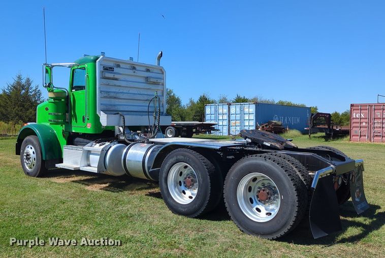 image for item LY9429 2013 Peterbilt 367 semi truck