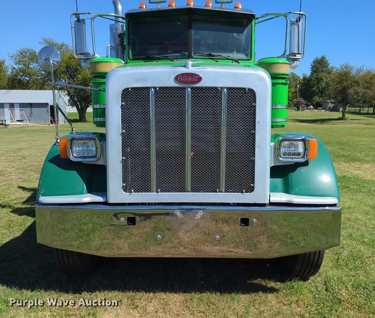 image for item LY9429 2013 Peterbilt 367 semi truck