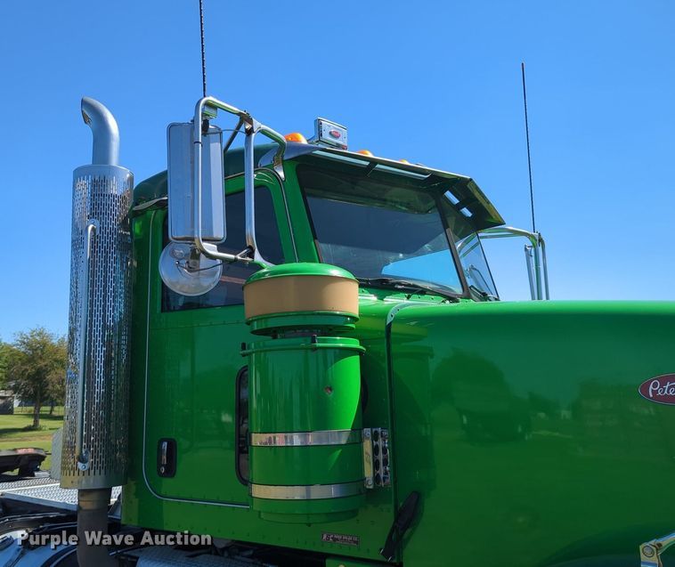 image for item LY9429 2013 Peterbilt 367 semi truck