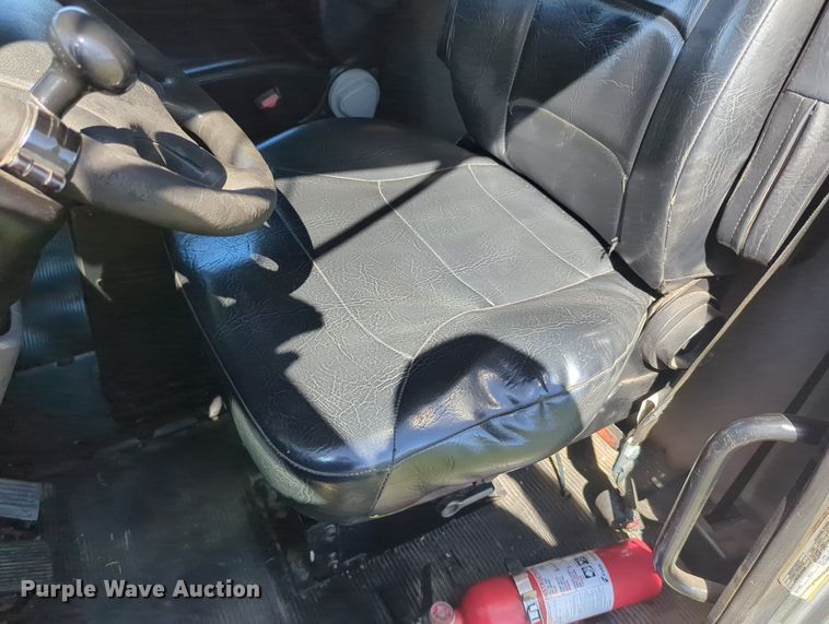 image for item LY9429 2013 Peterbilt 367 semi truck