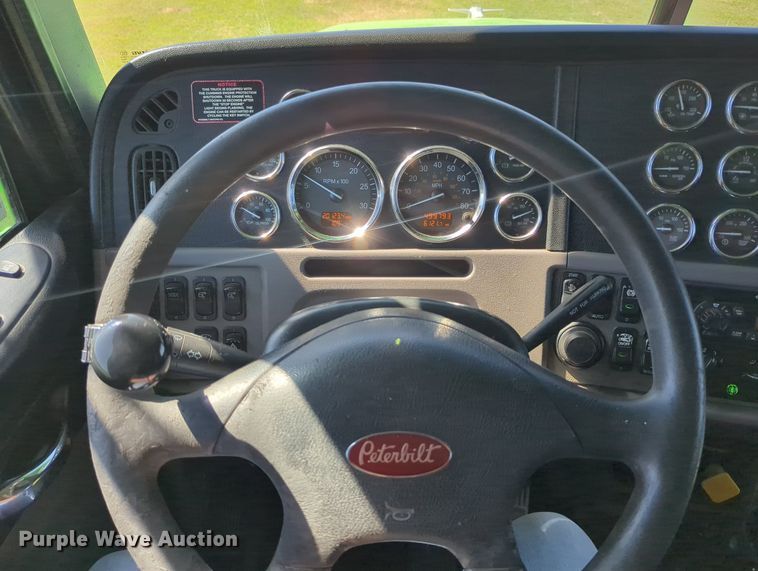 image for item LY9429 2013 Peterbilt 367 semi truck