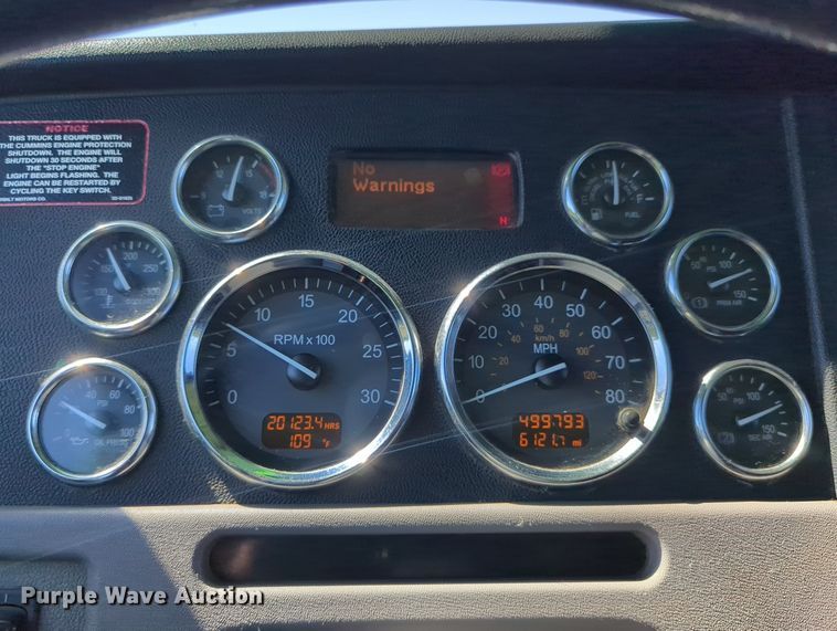 image for item LY9429 2013 Peterbilt 367 semi truck