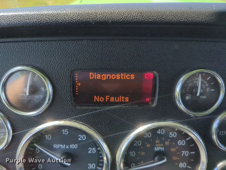 image for item LY9429 2013 Peterbilt 367 semi truck