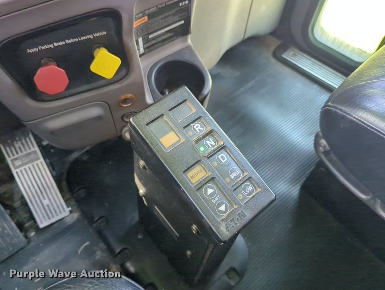 image for item LY9429 2013 Peterbilt 367 semi truck