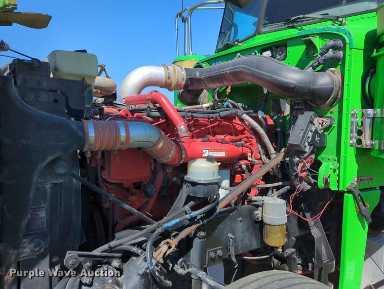 image for item LY9429 2013 Peterbilt 367 semi truck