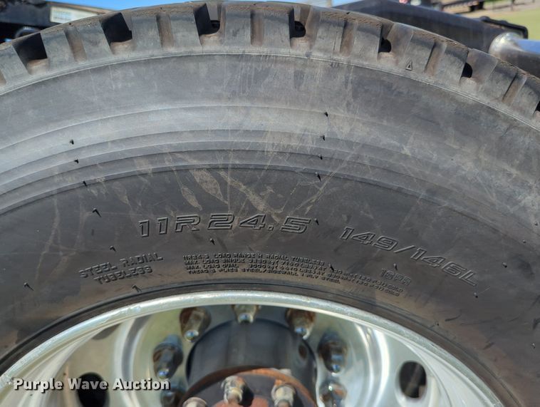 image for item LY9429 2013 Peterbilt 367 semi truck