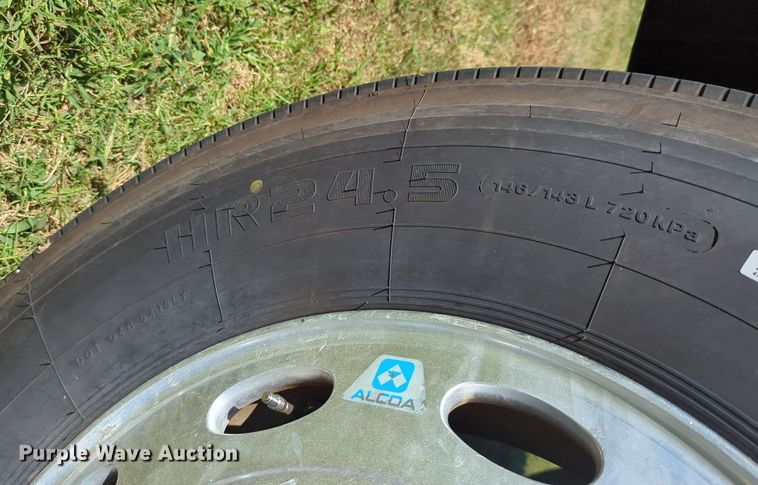 image for item LY9429 2013 Peterbilt 367 semi truck