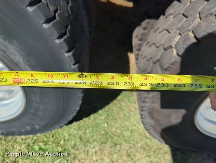 image for item LY9429 2013 Peterbilt 367 semi truck