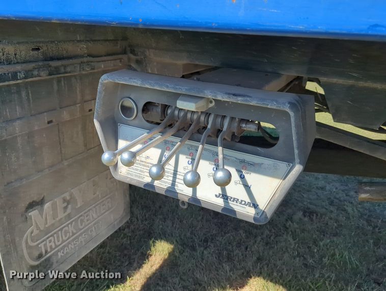 image for item LY9430 2005 Sterling Acterra rollback truck