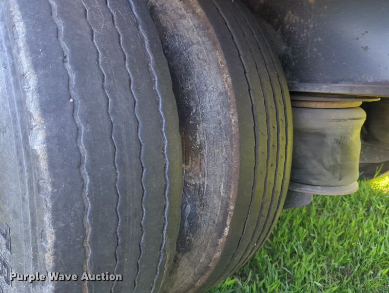 image for item LY9432 2013 Utility FS2C drop deck equipment trailer