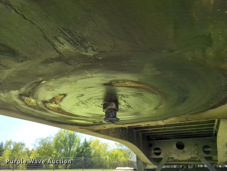 image for item LY9433 2017 Transcraft 554C flatbed trailer