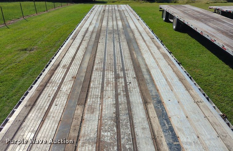 image for item LY9433 2017 Transcraft 554C flatbed trailer