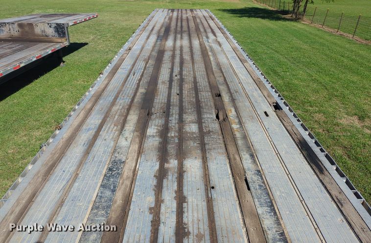 image for item LY9433 2017 Transcraft 554C flatbed trailer