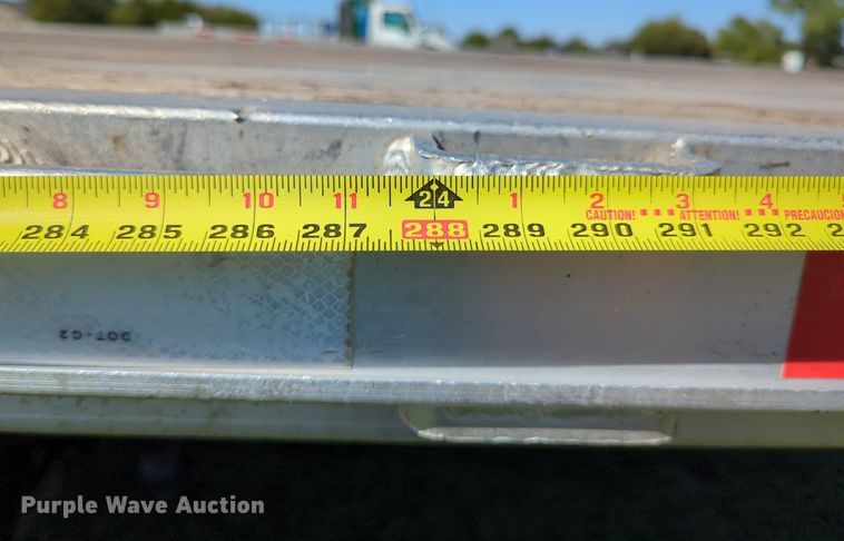 image for item LY9433 2017 Transcraft 554C flatbed trailer