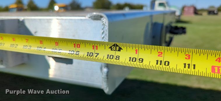 image for item LY9433 2017 Transcraft 554C flatbed trailer