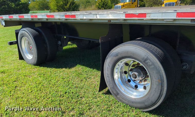 image for item LY9433 2017 Transcraft 554C flatbed trailer