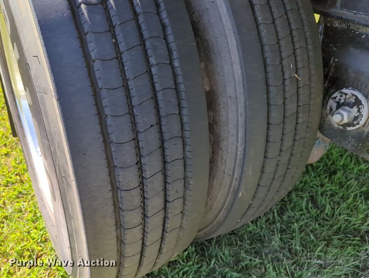 image for item LY9433 2017 Transcraft 554C flatbed trailer