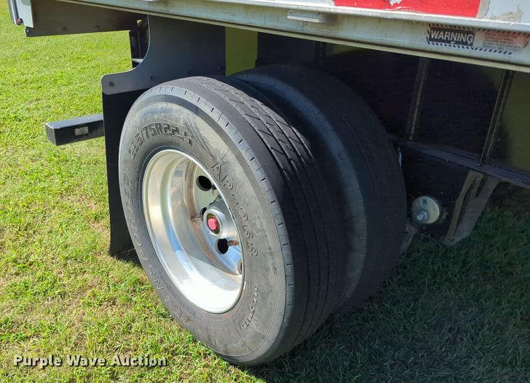 image for item LY9433 2017 Transcraft 554C flatbed trailer