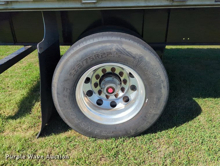 image for item LY9433 2017 Transcraft 554C flatbed trailer