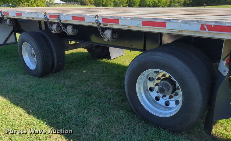image for item LY9433 2017 Transcraft 554C flatbed trailer
