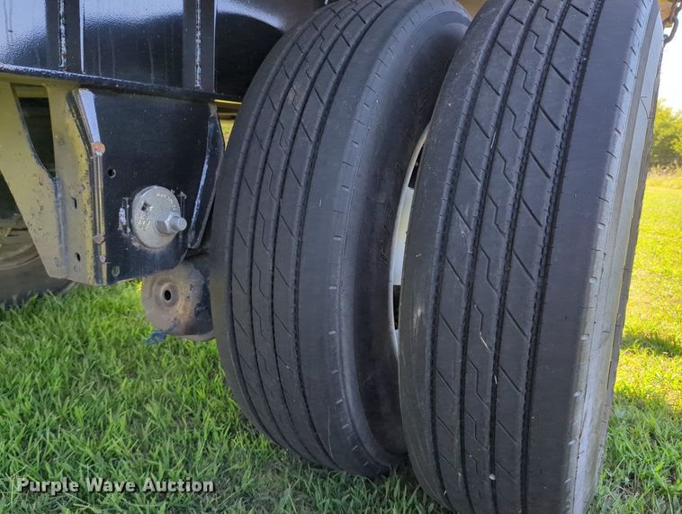 image for item LY9433 2017 Transcraft 554C flatbed trailer