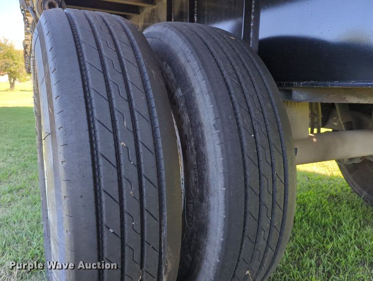 image for item LY9433 2017 Transcraft 554C flatbed trailer