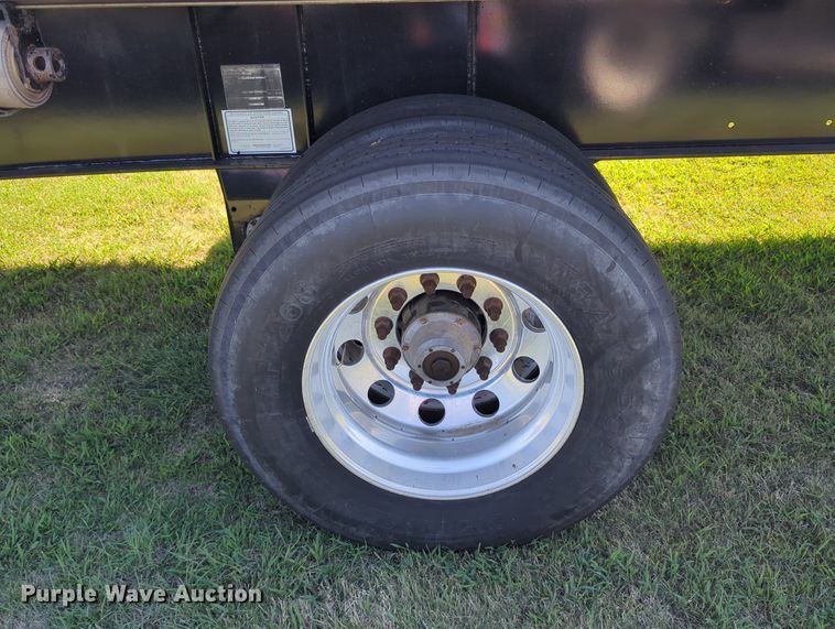 image for item LY9433 2017 Transcraft 554C flatbed trailer