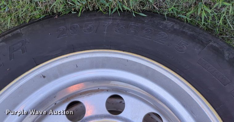 image for item LY9433 2017 Transcraft 554C flatbed trailer