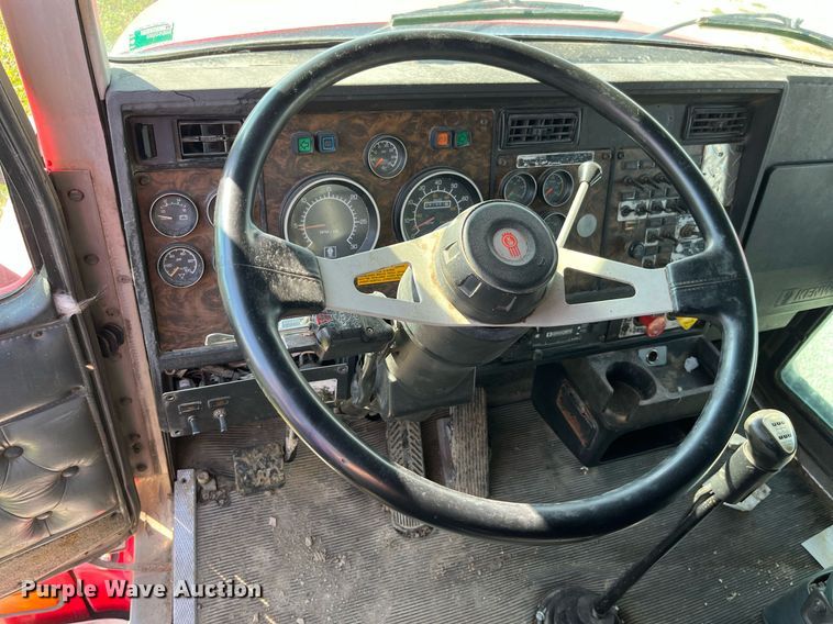 image for item MG9489 1996 Kenworth T600  semi truck