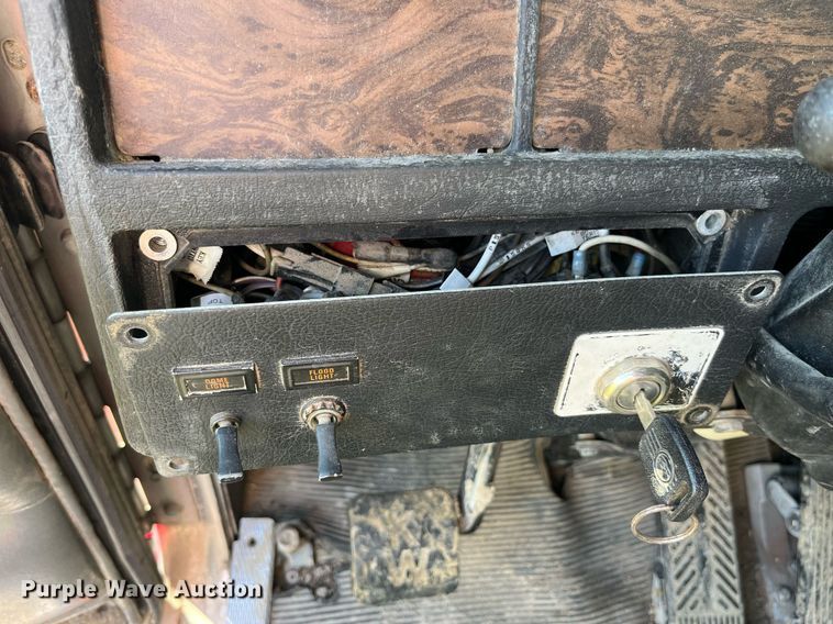 image for item MG9489 1996 Kenworth T600  semi truck