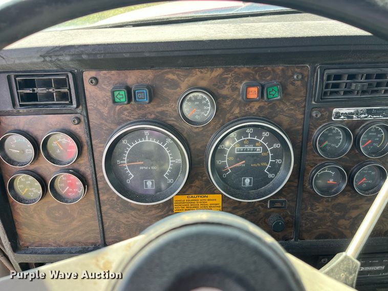 image for item MG9489 1996 Kenworth T600  semi truck