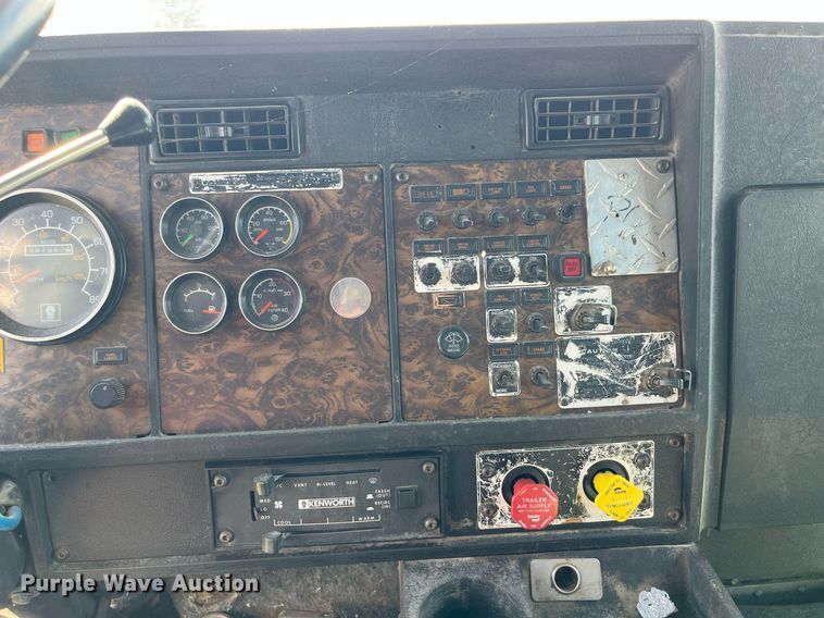 image for item MG9489 1996 Kenworth T600  semi truck